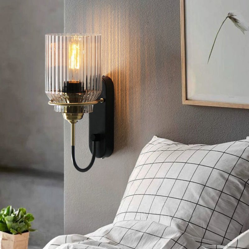 Lampada da Parete Vintage con Ombrello in Vetro Rigato – Corpo in Ferro, Base E27