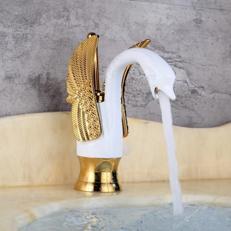 Rubinetto da bagno in ottone massiccio per lavabo con miscelatore monocomando per acqua calda e fredda