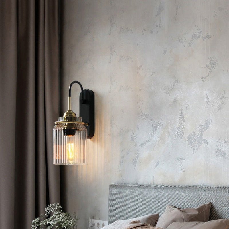 Lampada da Parete Vintage con Ombrello in Vetro Rigato – Corpo in Ferro, Base E27