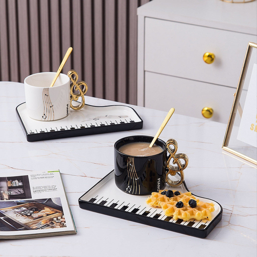 Pianissimo smaku – elegante set di tazza e vassoio per amanti della musica