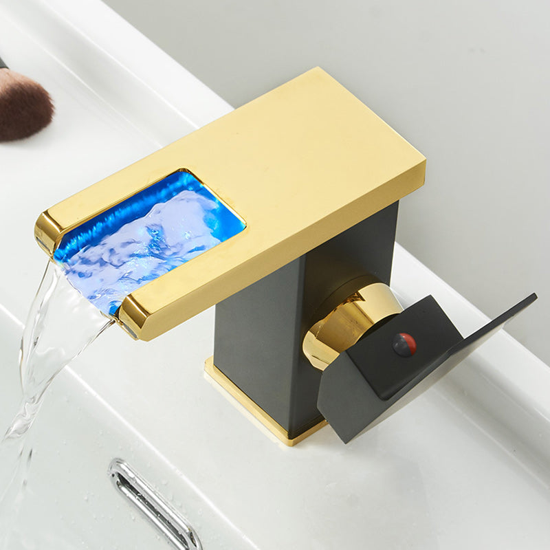 Rubinetto da lavabo moderno a cascata con LED in ottone