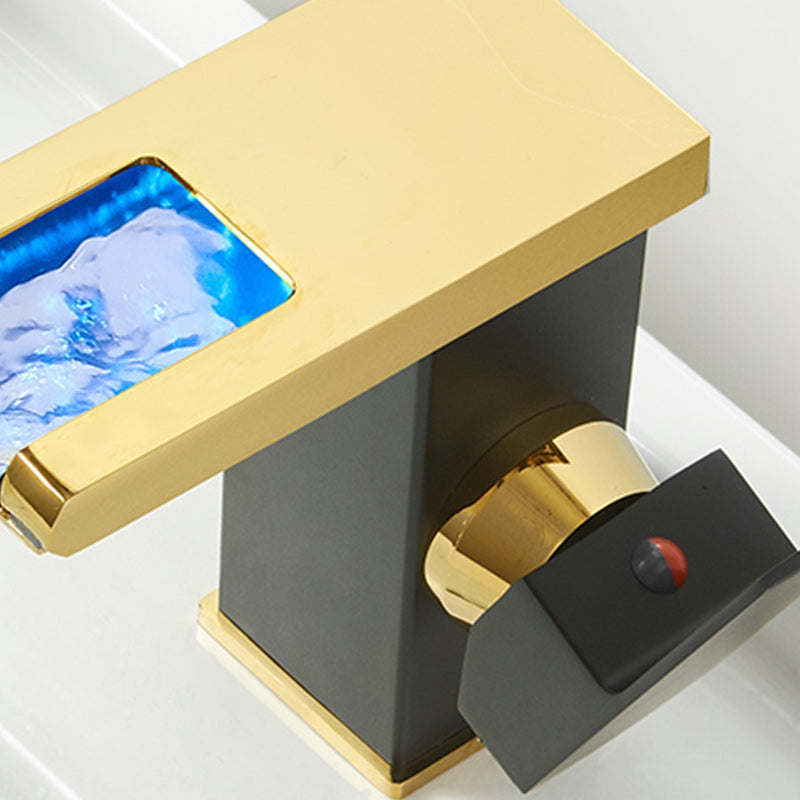 Rubinetto da lavabo moderno a cascata con LED in ottone