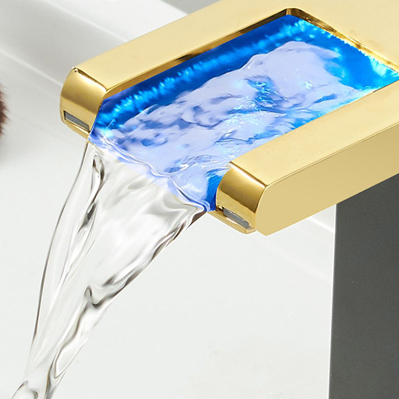 Rubinetto da lavabo moderno a cascata con LED in ottone