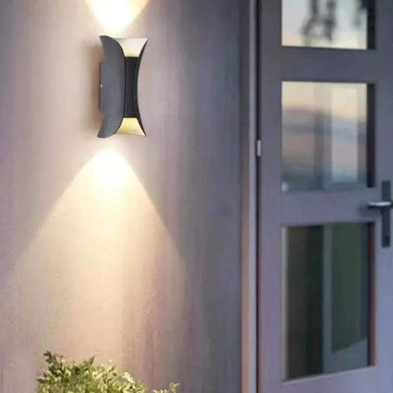 Applique da esterno resistente agli agenti atmosferici con protezione IP65