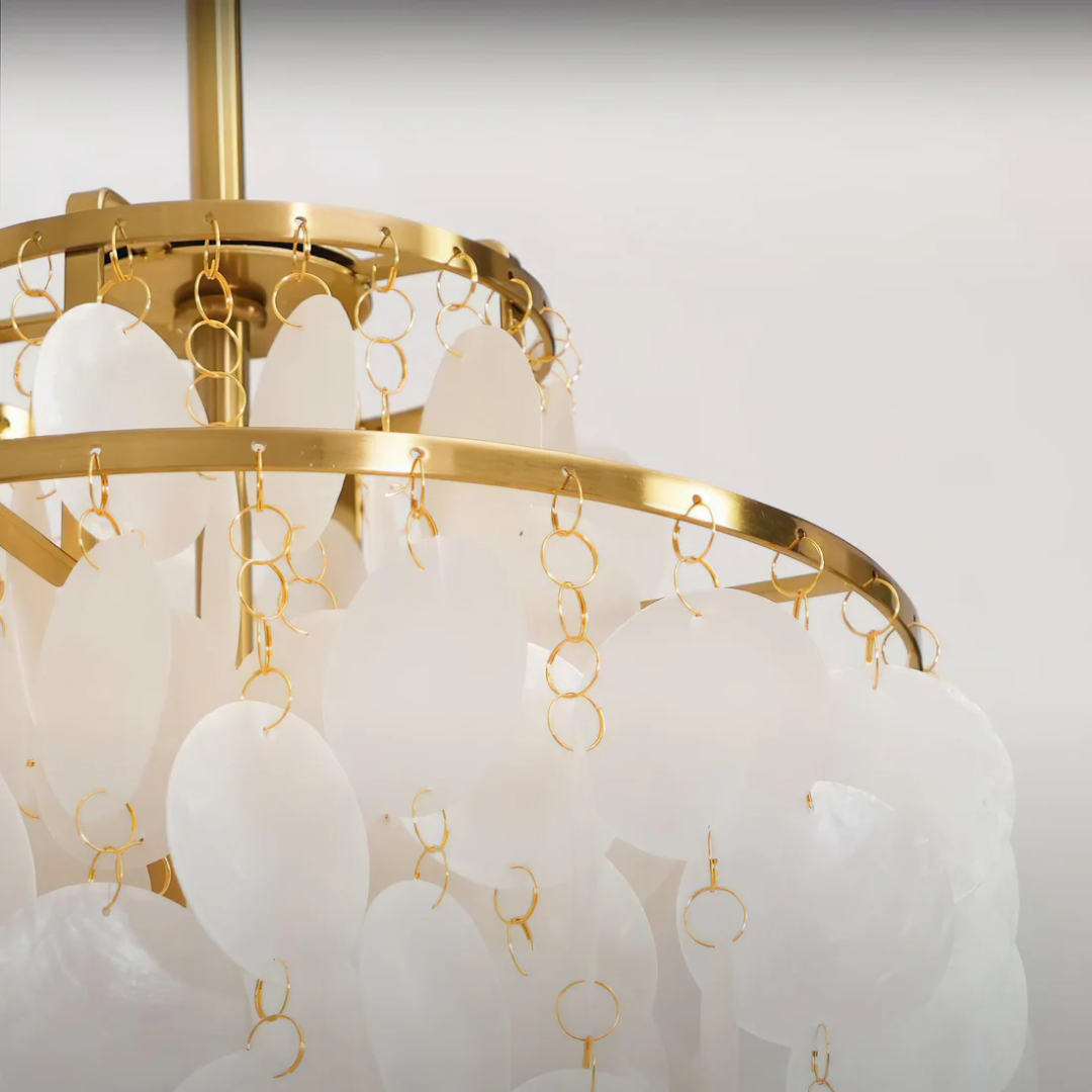 Lampada Vintage Elegante con Conchiglie e Atmosfera Marittima