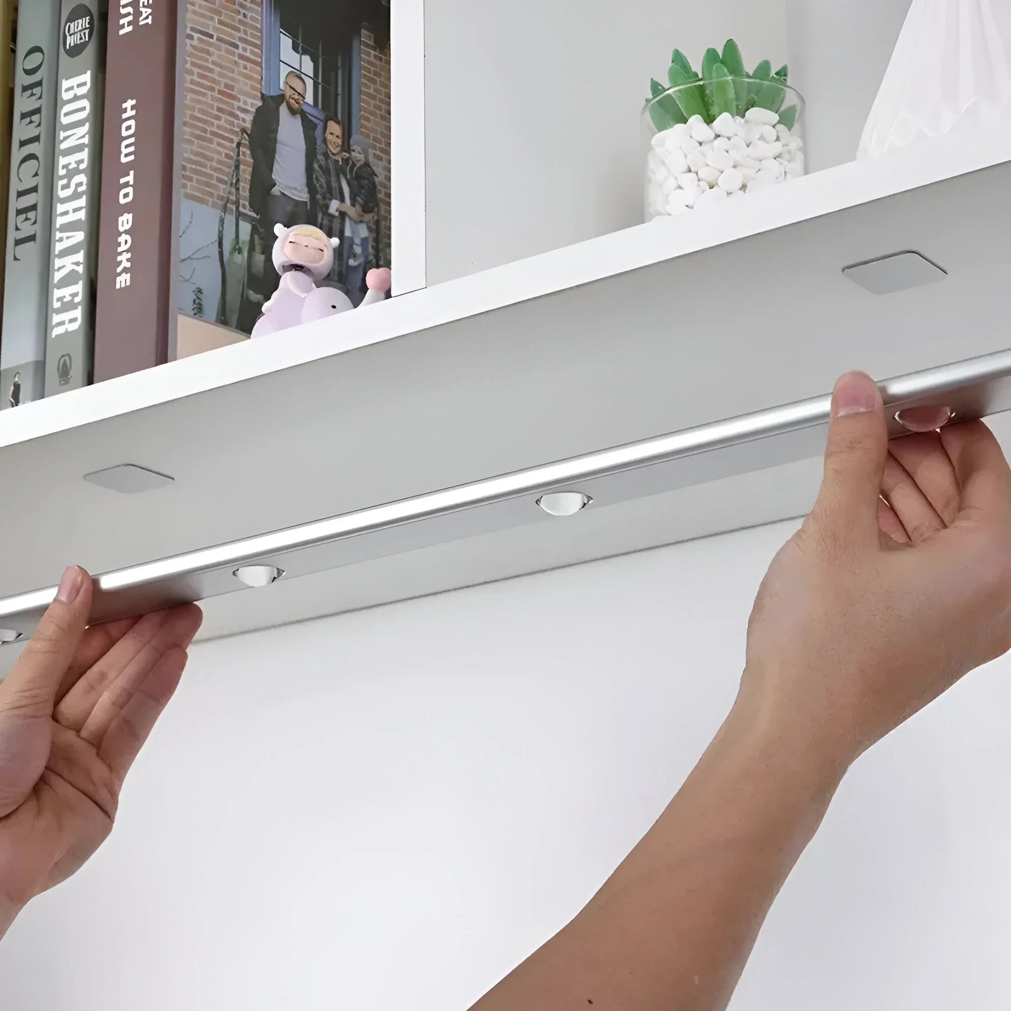 GlowTrack – Luce LED Ricaricabile con Sensore di Movimento
