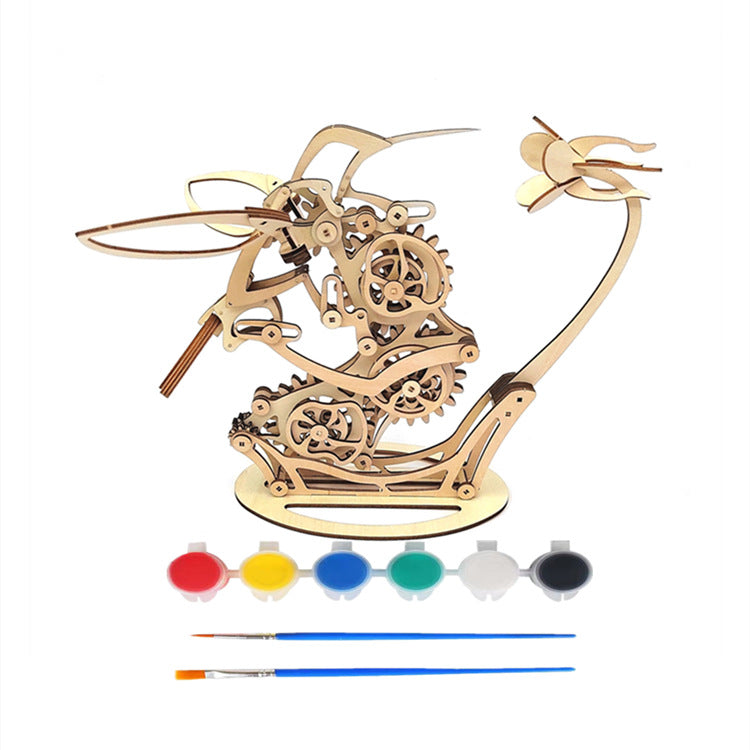 Scultura cinetica in legno a forma di colibrì