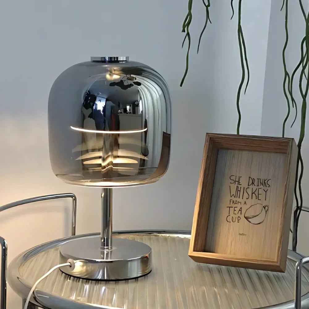 NovaLume – Lampada da tavolo moderna con luce dimmerabile e connessione USB in ferro e vetro