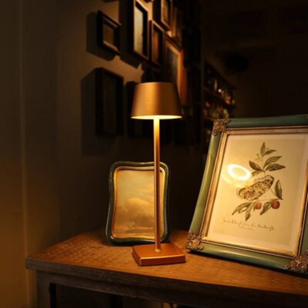 Lampada da tavolo wireless 2025 con dimmer touch