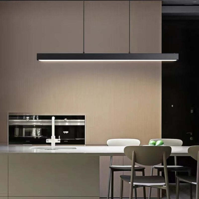 Moderno Lampadario a LED – Stile Industriale con Dettagli in Pelle