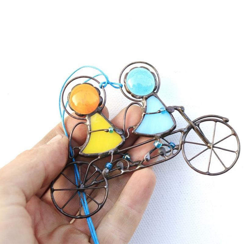 Decorazione in vetro colorato appesa per catturare il sole