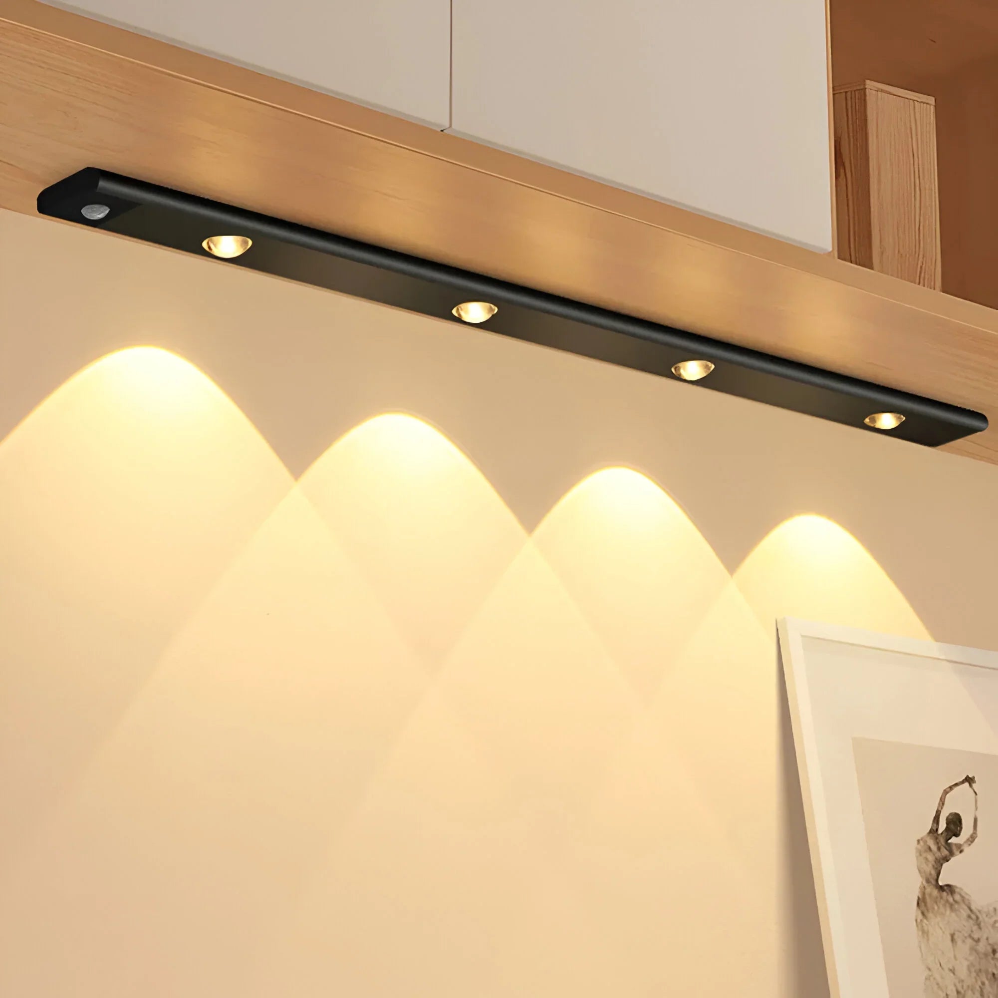 GlowTrack – Luce LED Ricaricabile con Sensore di Movimento