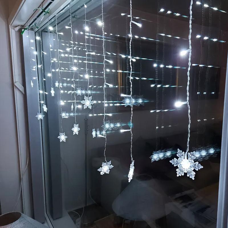 Catena di Luci LED con Fiocchi di Neve | Interno & Esterno