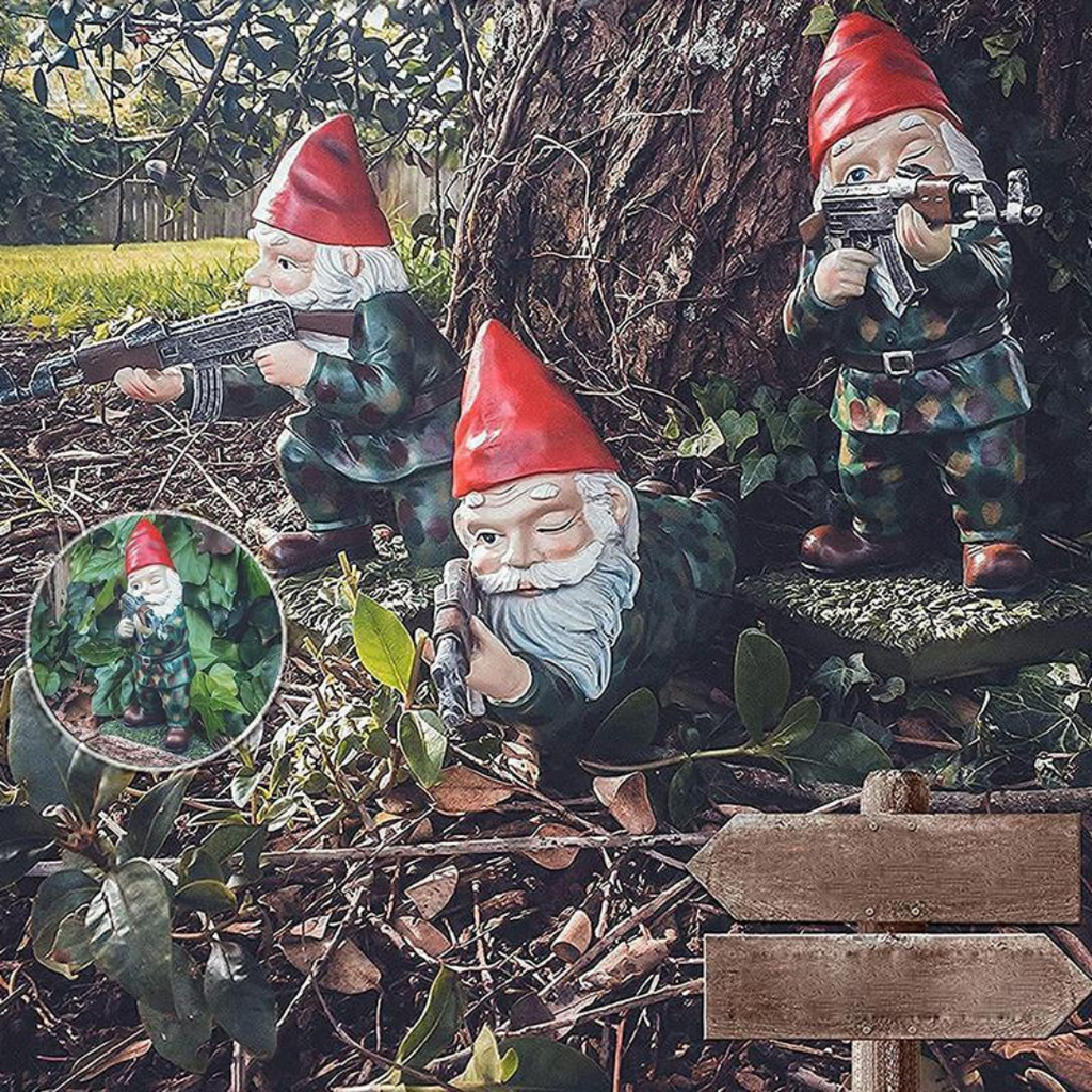 Statua di Gnomo da Giardino con Uniforme Militare e Fucile Giocattolo