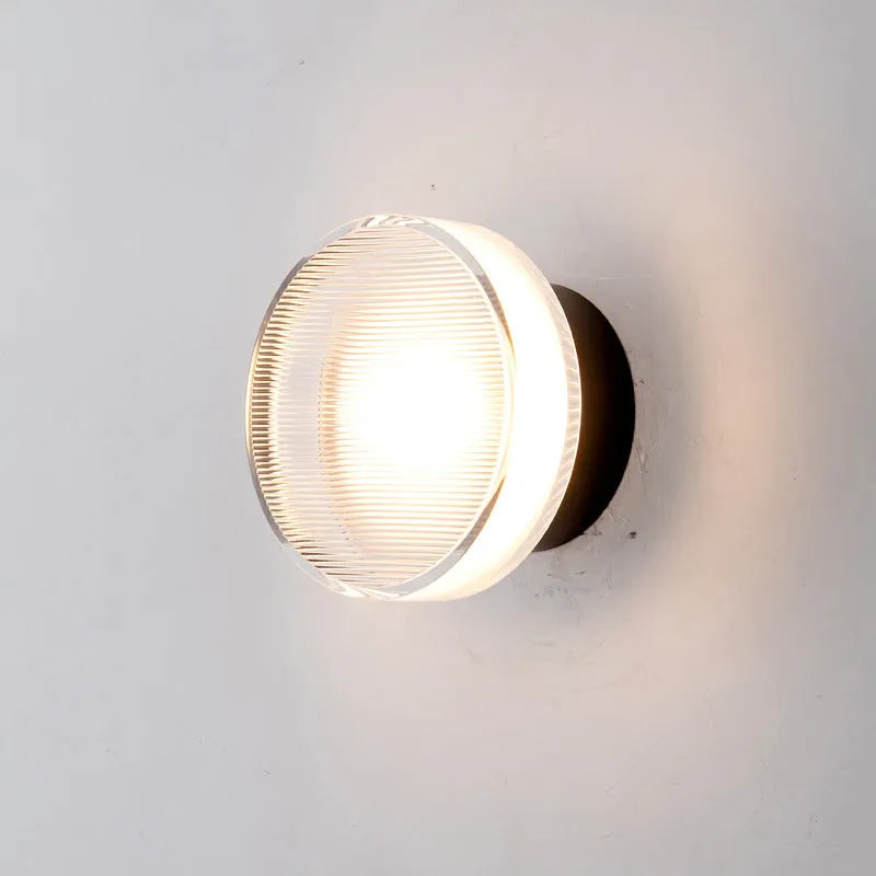 Valyona – Lampada da Parete in Metallo Moderna | Design a Cono Nero e Oro | Illuminazione LED Calda