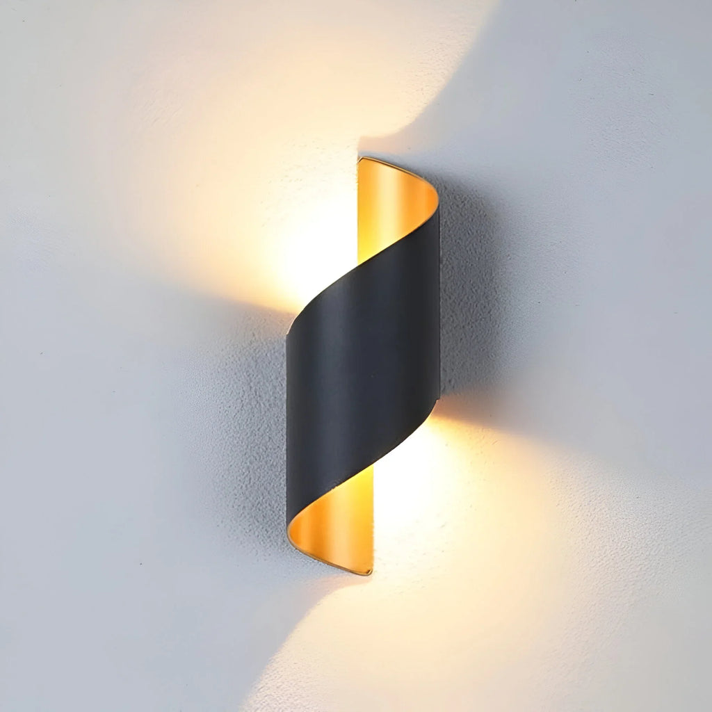 LumiTwist – Applique a LED Moderna e Twistata