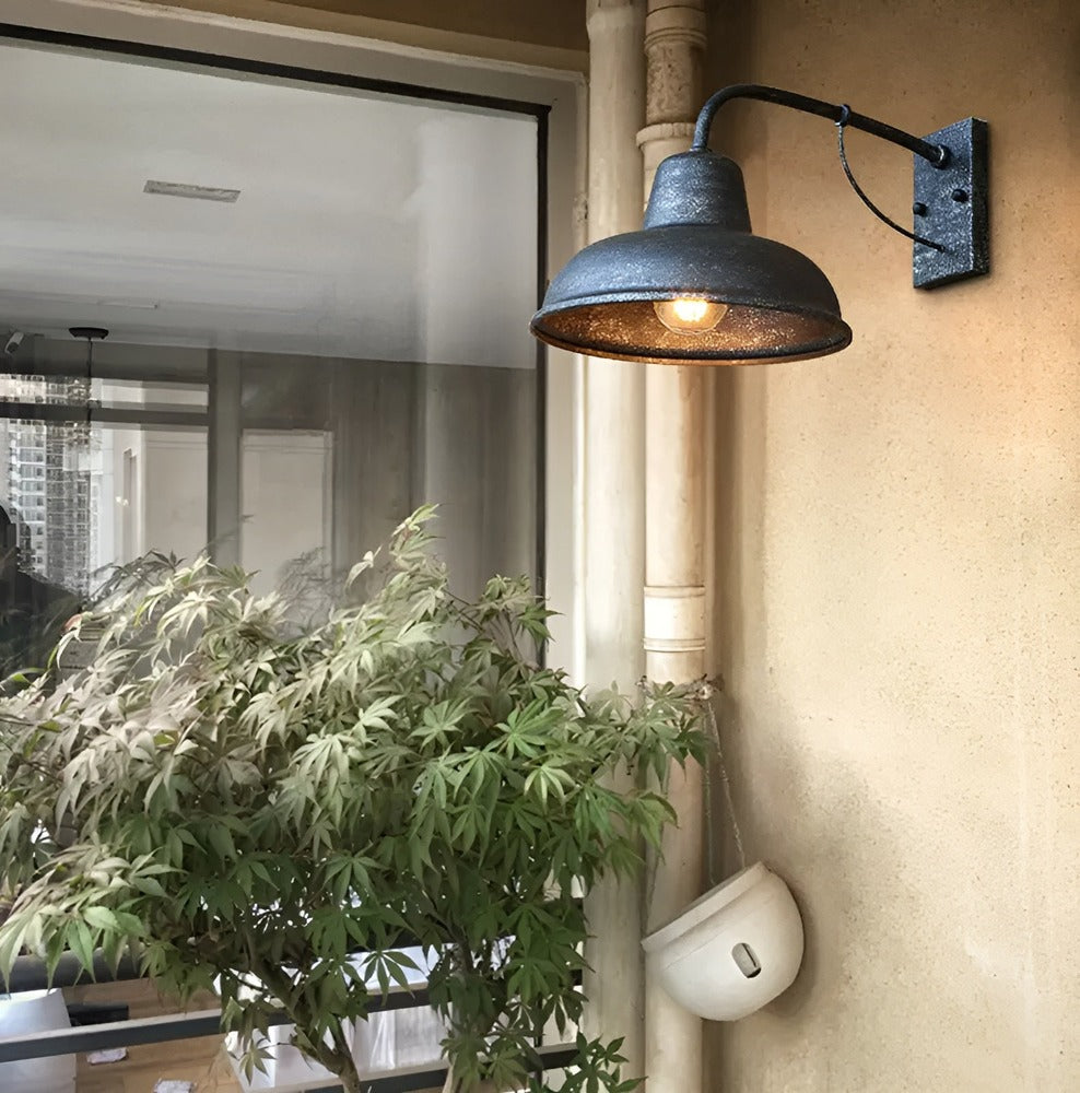 Castiron – Lampada da Parete Nera Antica in Stile Industriale Vintage