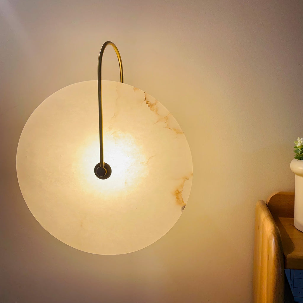 Lampada LED in Alabastro da Parete – Eleganza e Serenità nella Luce