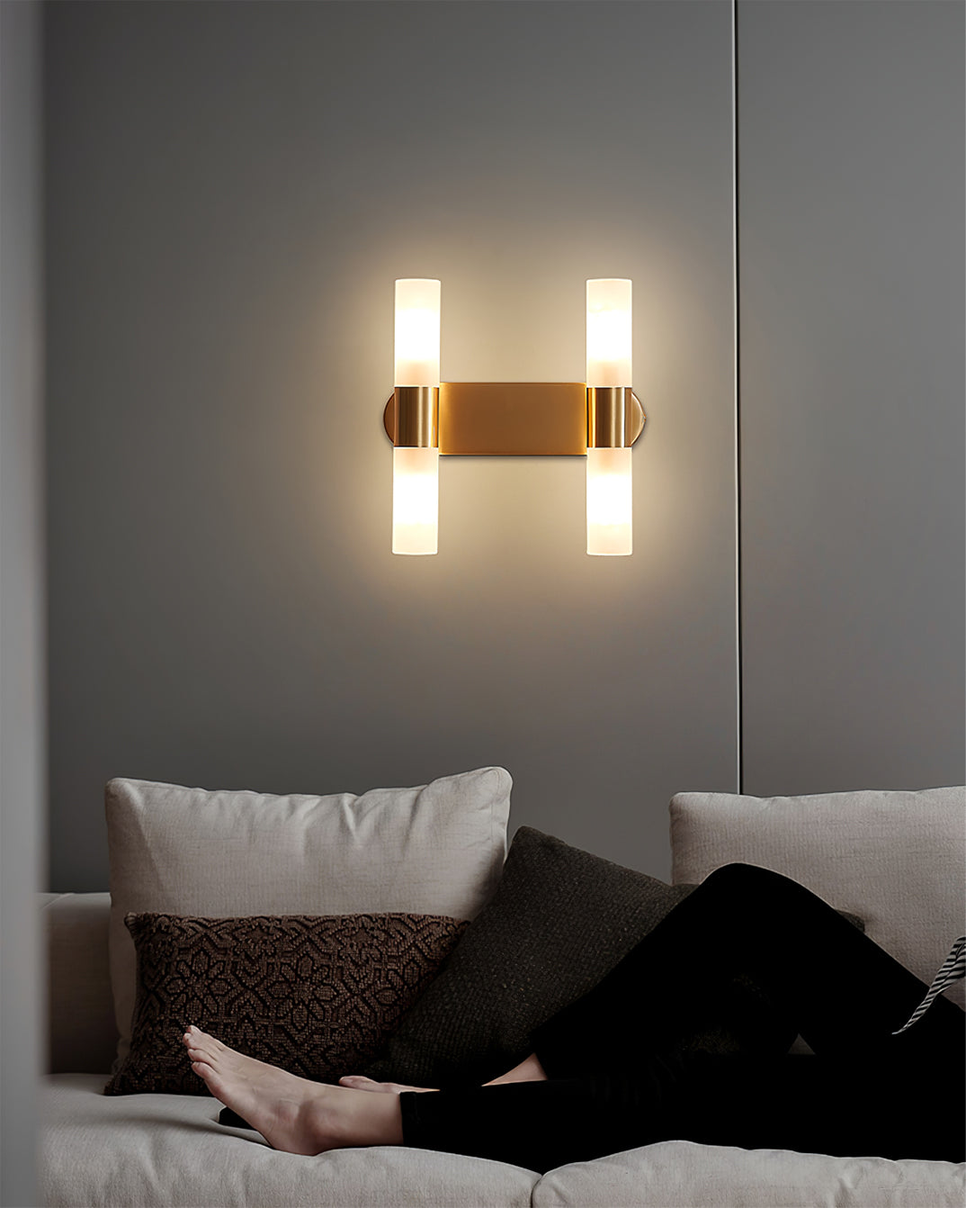 Lario – Elegante Applique in Ottone con Illuminazione LED a Risparmio Energetico