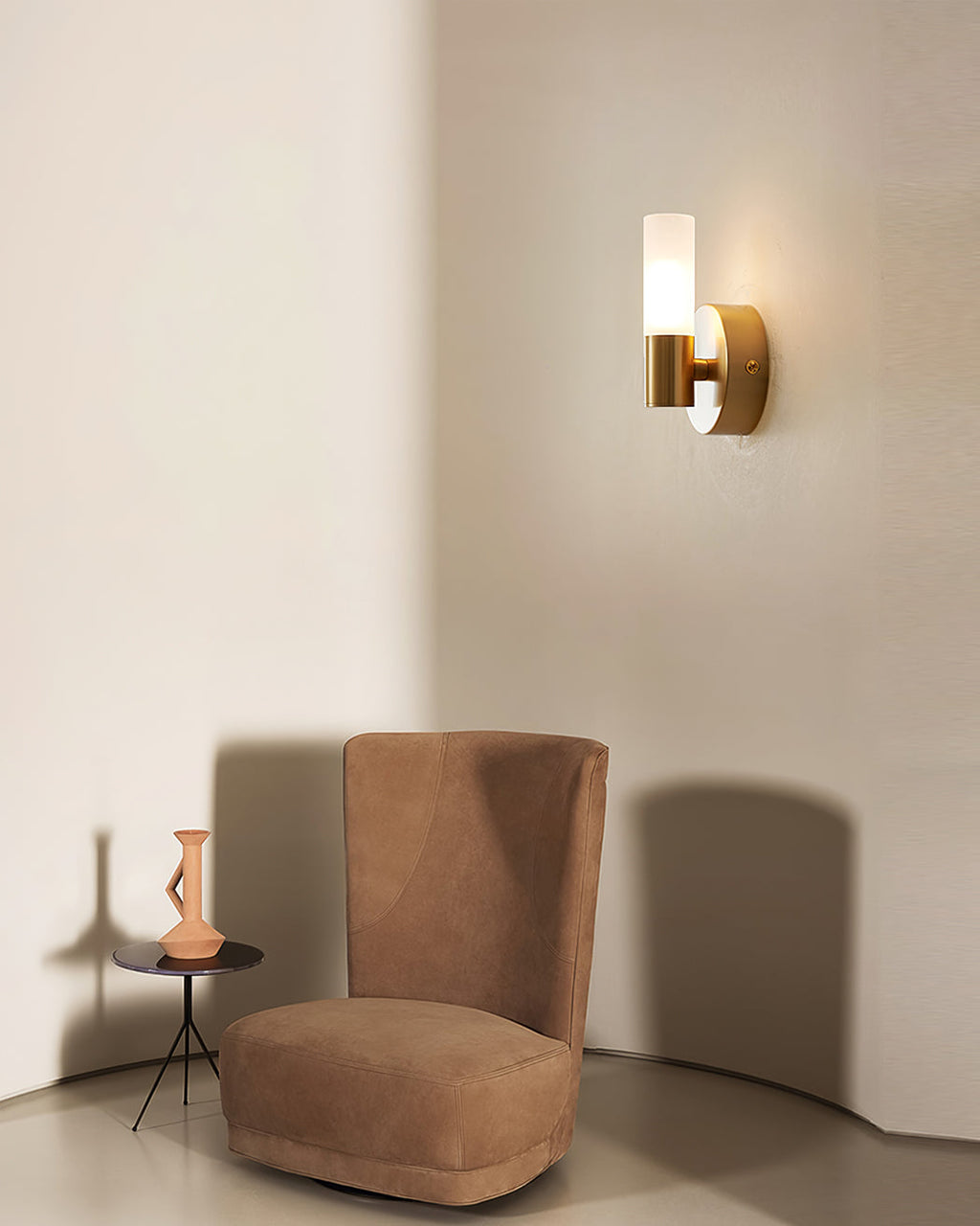 Lario – Elegante Applique in Ottone con Illuminazione LED a Risparmio Energetico
