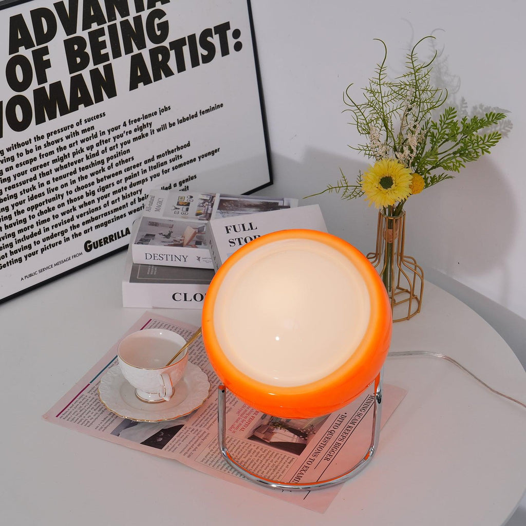 Lampada da Tavolo in Stile Bauhaus con Aspetto Vetro e Struttura in Metallo