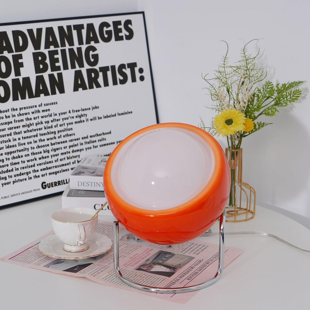 Lampada da Tavolo in Stile Bauhaus con Aspetto Vetro e Struttura in Metallo