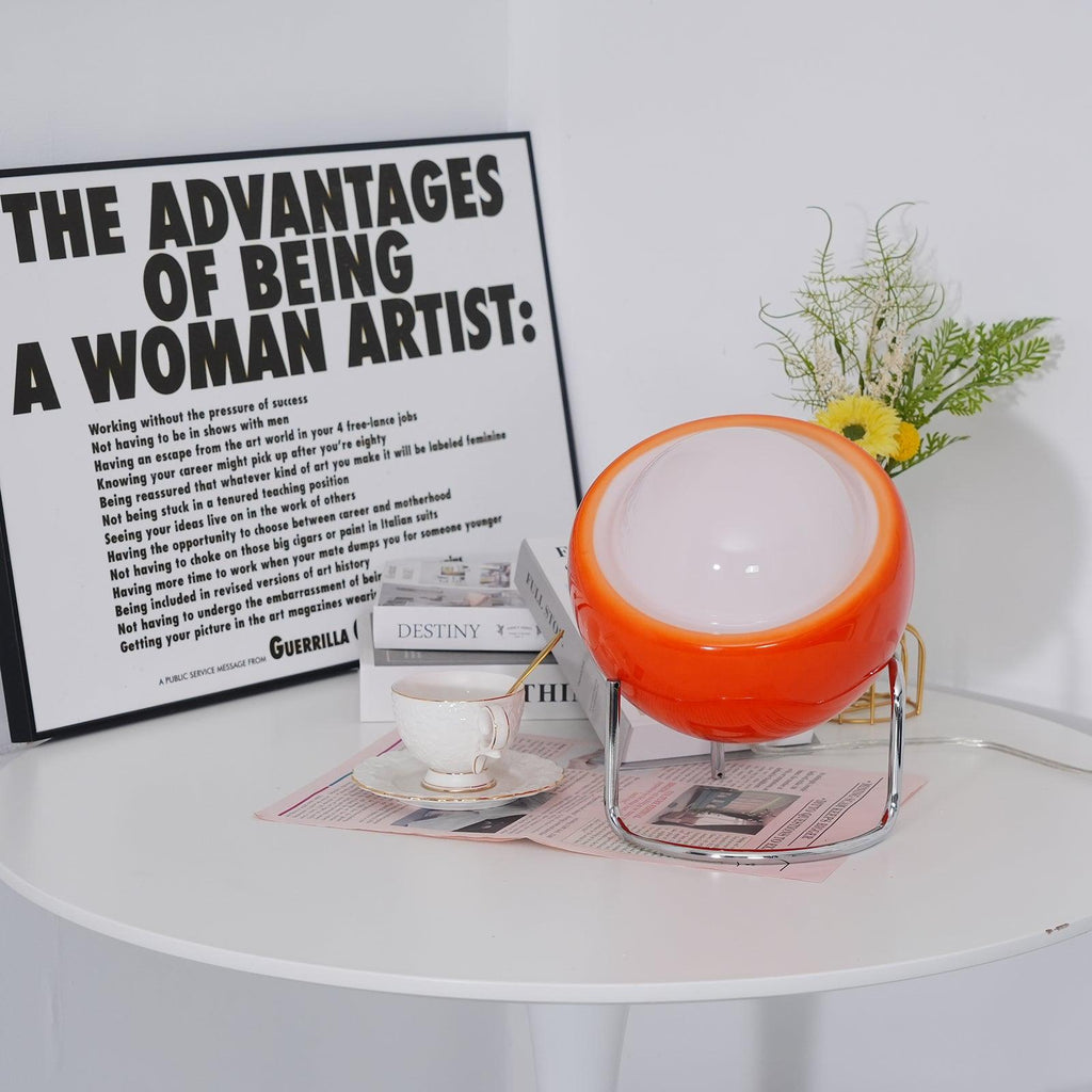 Lampada da Tavolo in Stile Bauhaus con Aspetto Vetro e Struttura in Metallo