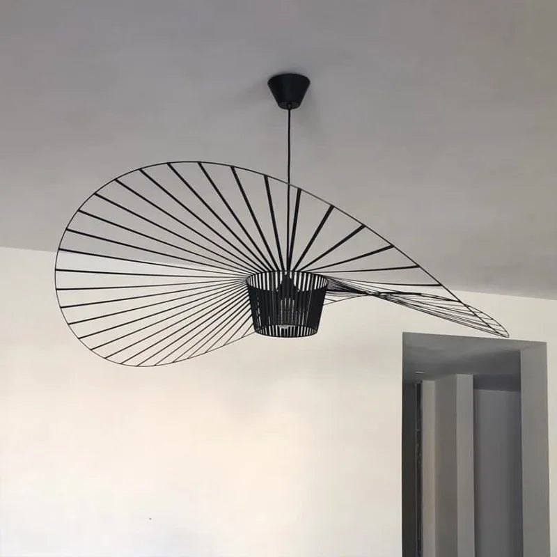 Lampada a Sospensione Nera a Forma di Cappello – Eleganza Moderna