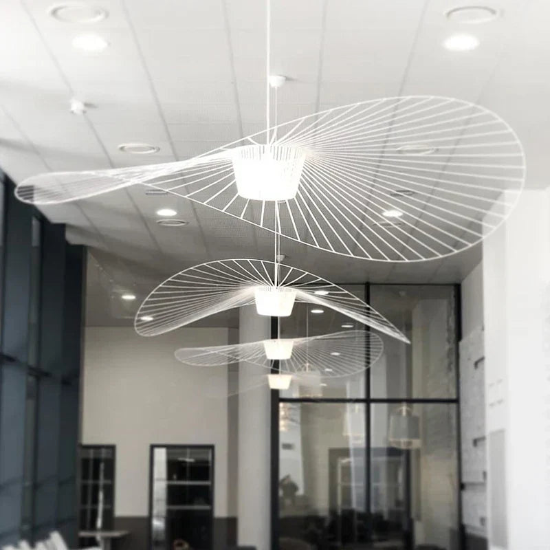 Lampada a Sospensione Nera a Forma di Cappello – Eleganza Moderna