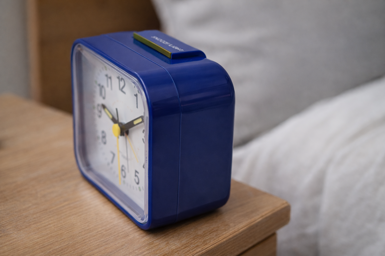 Orologio Sveglia Silenzioso e Pacato – Non Ticchettante, Luce di Risveglio Morbida, Funzione Snooze