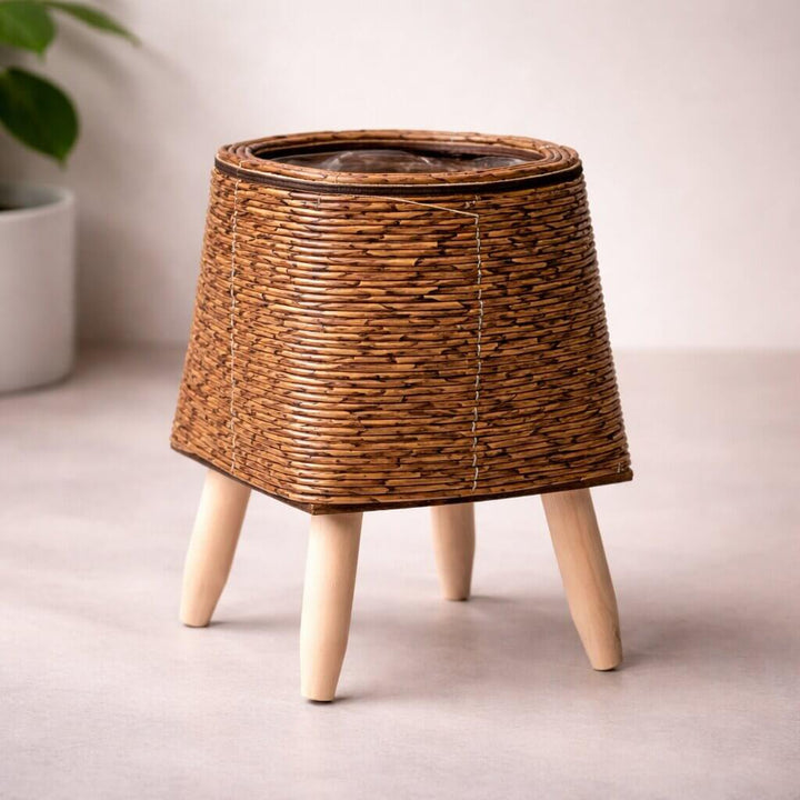 Vaso con piedi in legno | Design in stile intrecciato | Per interni ed esterni | Plantara