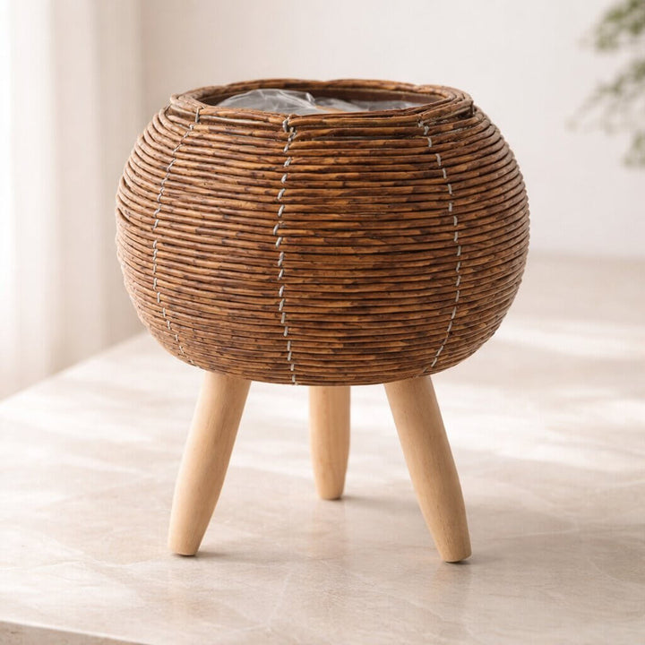 Vaso con piedi in legno | Design in stile intrecciato | Per interni ed esterni | Plantara