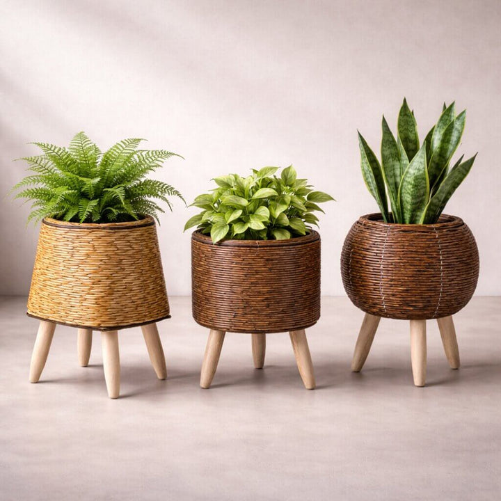 Vaso con piedi in legno | Design in stile intrecciato | Per interni ed esterni | Plantara