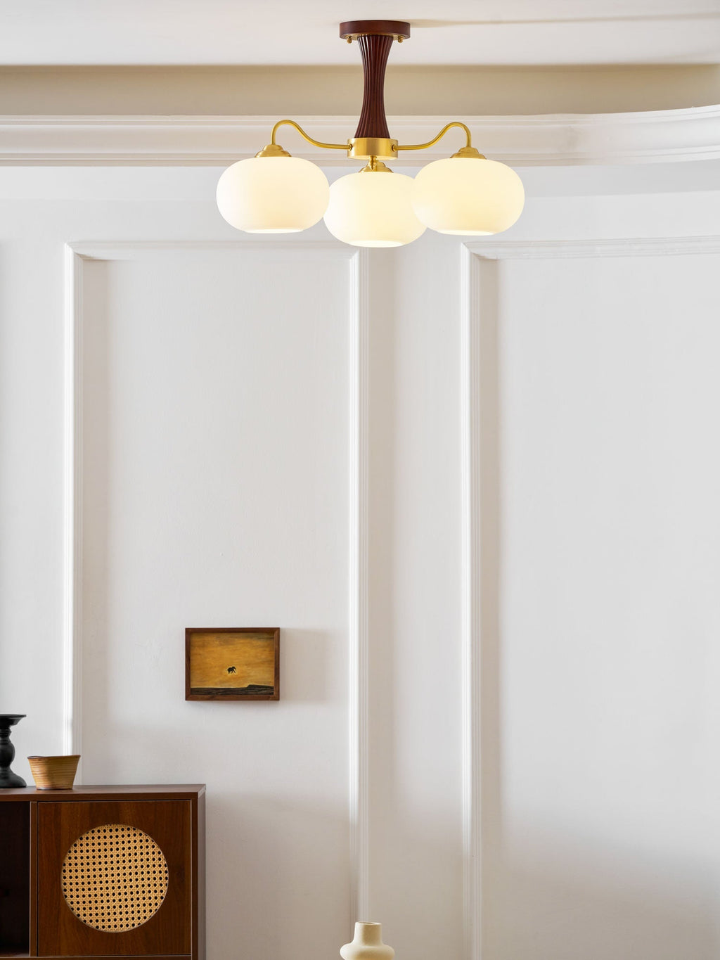 Velmirae | Lampadario in Ottone e Legno di Cachi per Soggiorni Eleganti