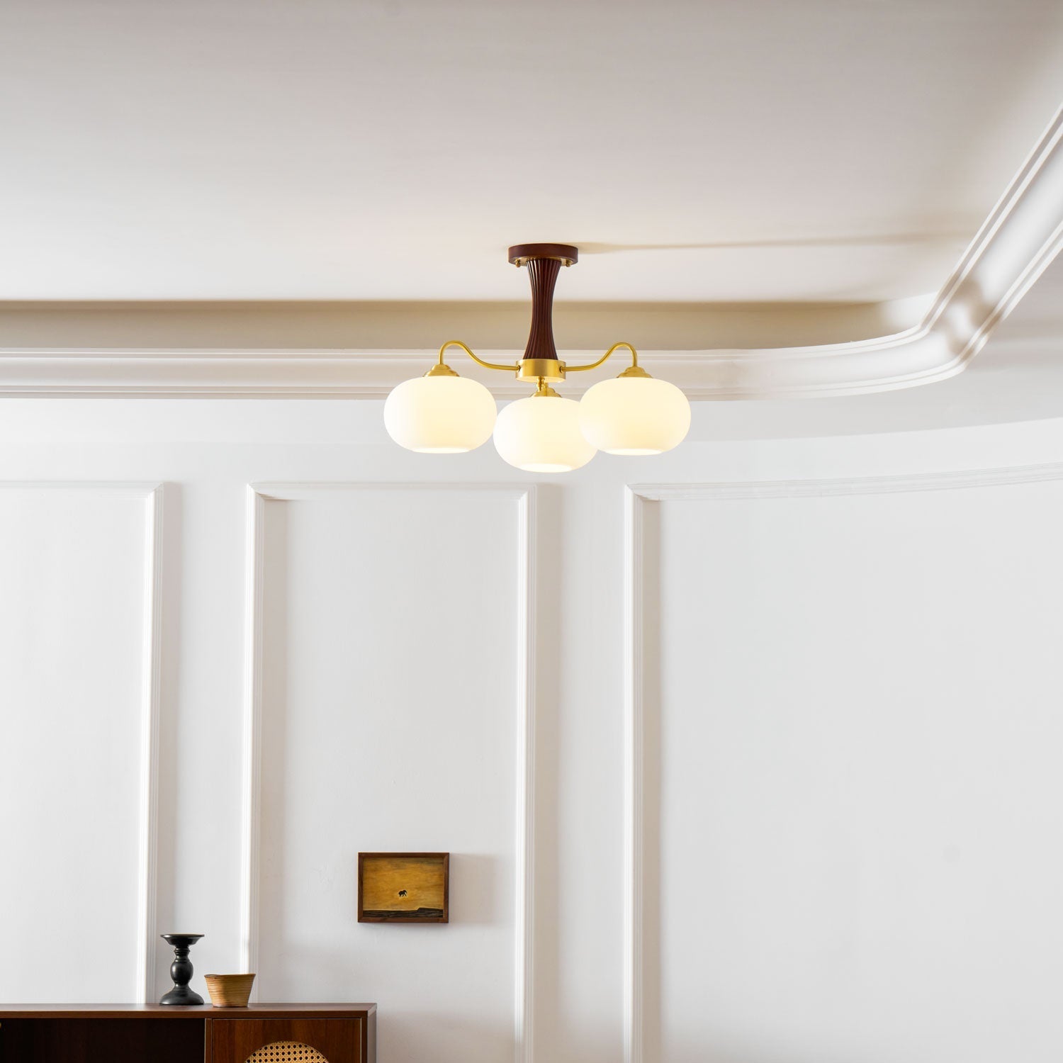 Velmirae | Lampadario in Ottone e Legno di Cachi per Soggiorni Eleganti