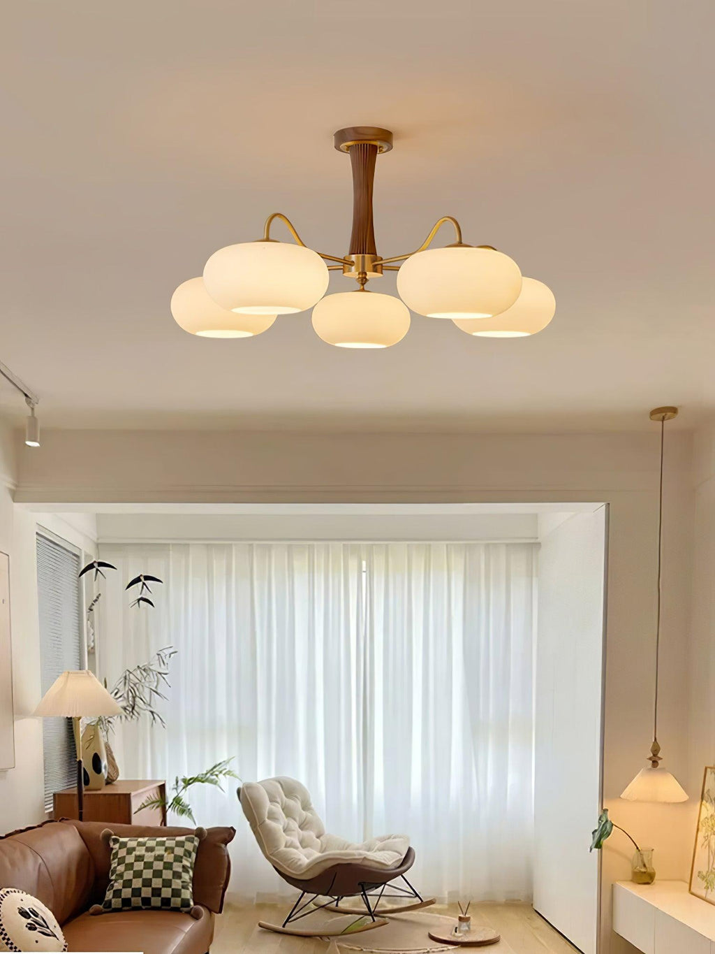 Velmirae | Lampadario in Ottone e Legno di Cachi per Soggiorni Eleganti