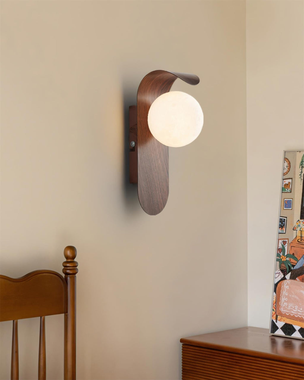 Lumirae | Applique moderna effetto legno con globi satinati per illuminazione di bagni e camere da letto