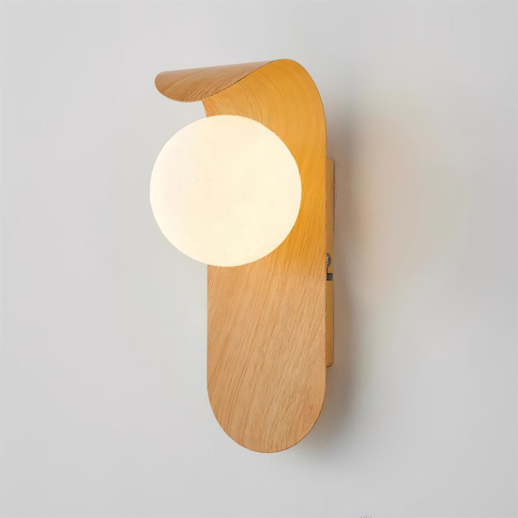 Lumirae | Applique moderna effetto legno con globi satinati per illuminazione di bagni e camere da letto