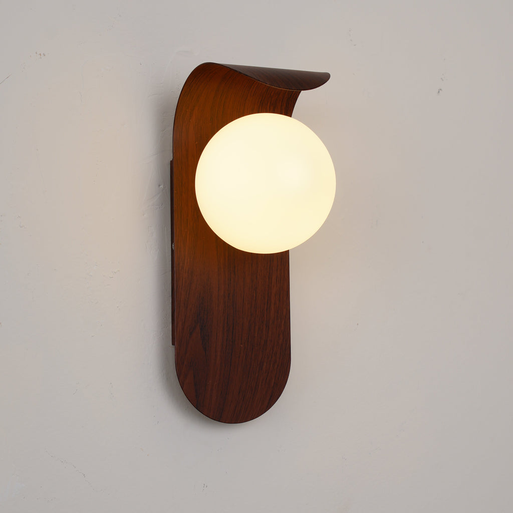 Lumirae | Applique moderna effetto legno con globi satinati per illuminazione di bagni e camere da letto