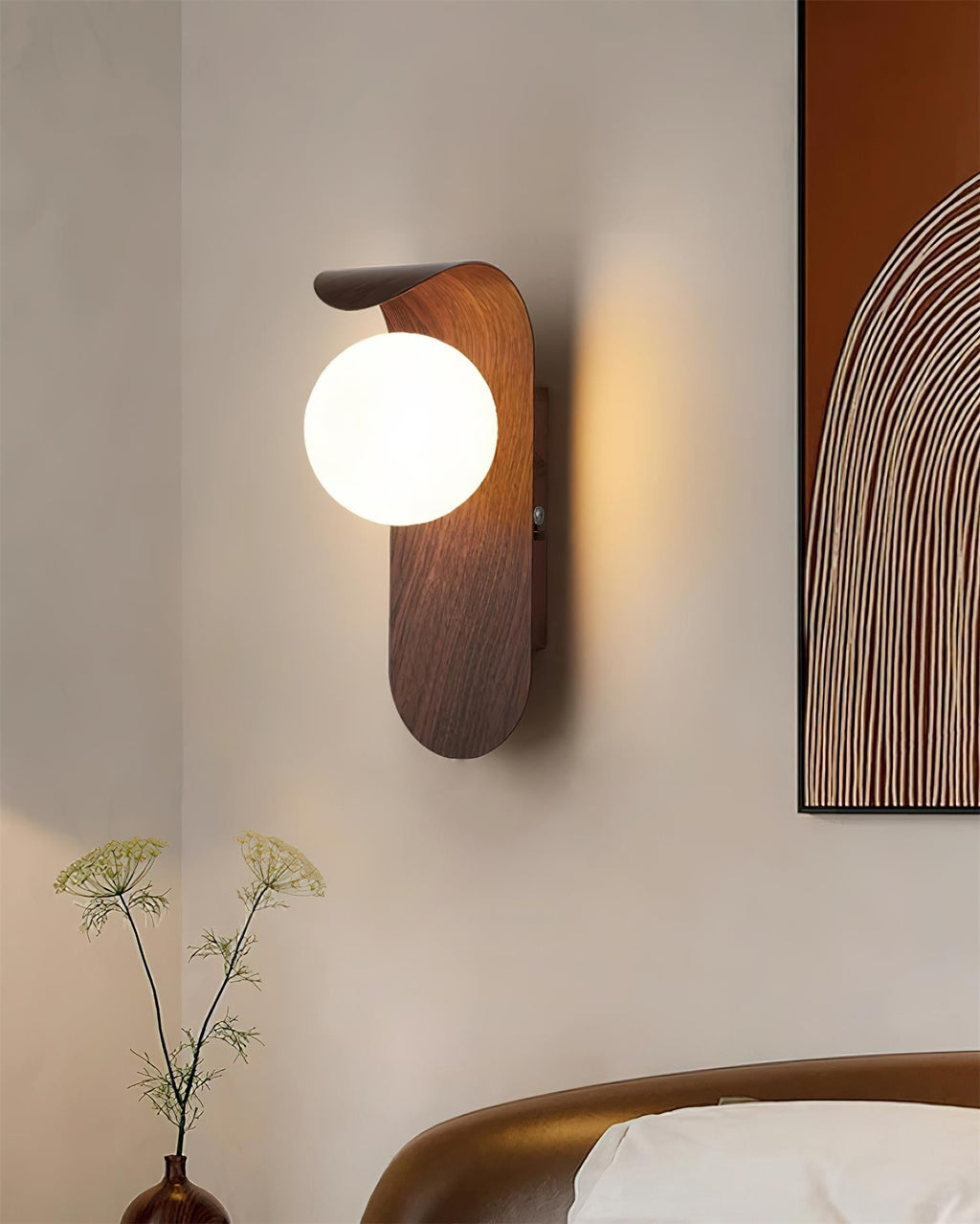 Lumirae | Applique moderna effetto legno con globi satinati per illuminazione di bagni e camere da letto