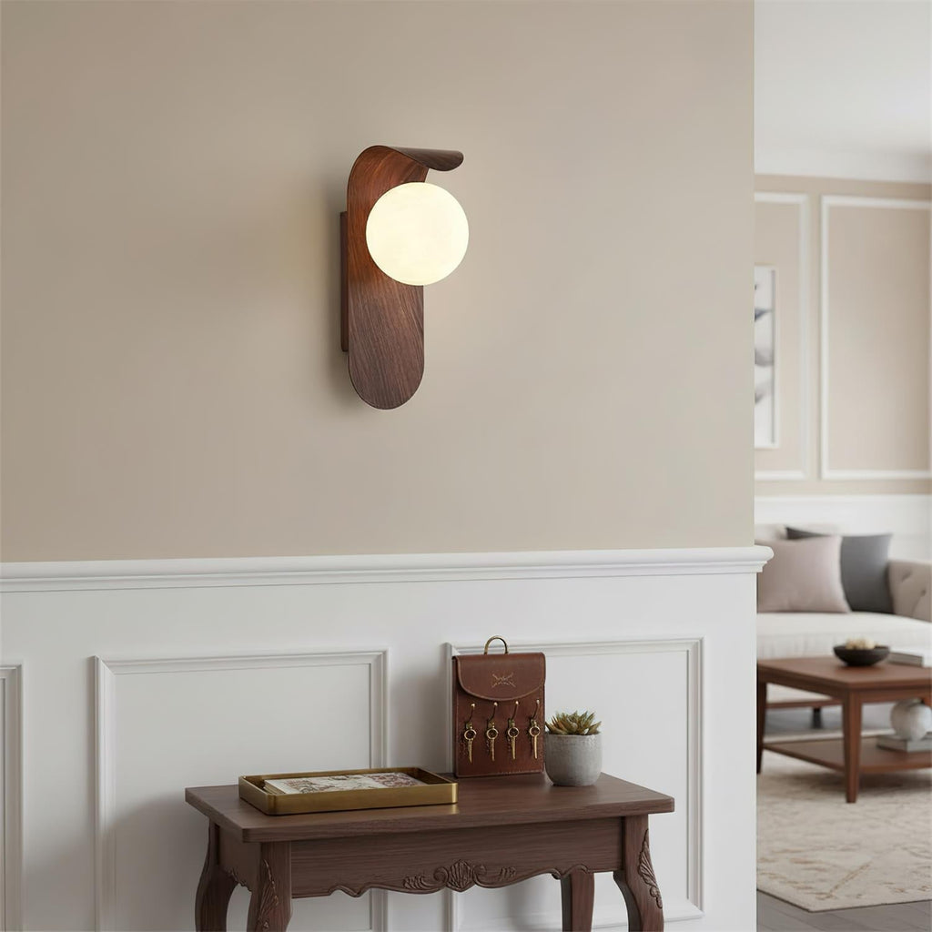 Lumirae | Applique moderna effetto legno con globi satinati per illuminazione di bagni e camere da letto
