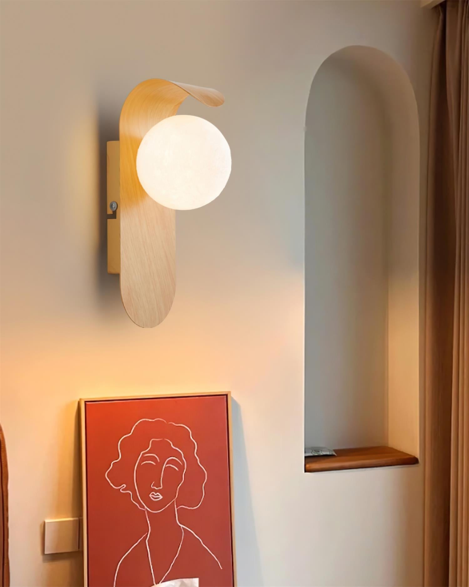 Lumirae | Applique moderna effetto legno con globi satinati per illuminazione di bagni e camere da letto