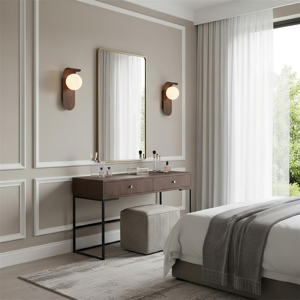 Lumirae | Applique moderna effetto legno con globi satinati per illuminazione di bagni e camere da letto