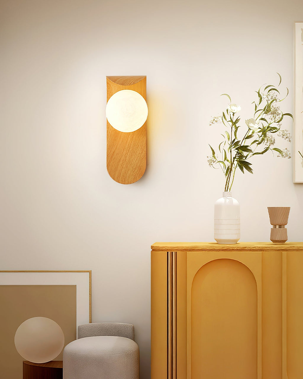 Lumirae | Applique moderna effetto legno con globi satinati per illuminazione di bagni e camere da letto