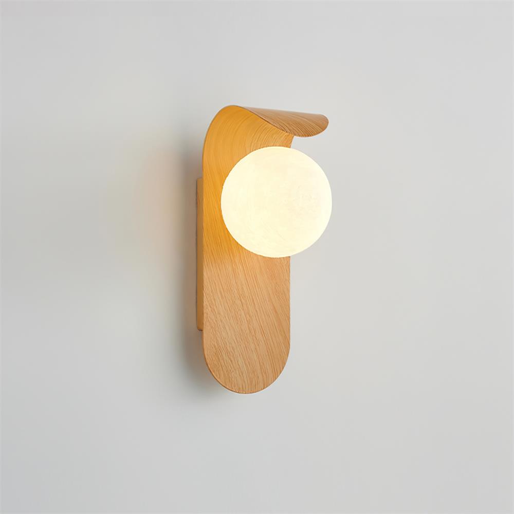 Lumirae | Applique moderna effetto legno con globi satinati per illuminazione di bagni e camere da letto
