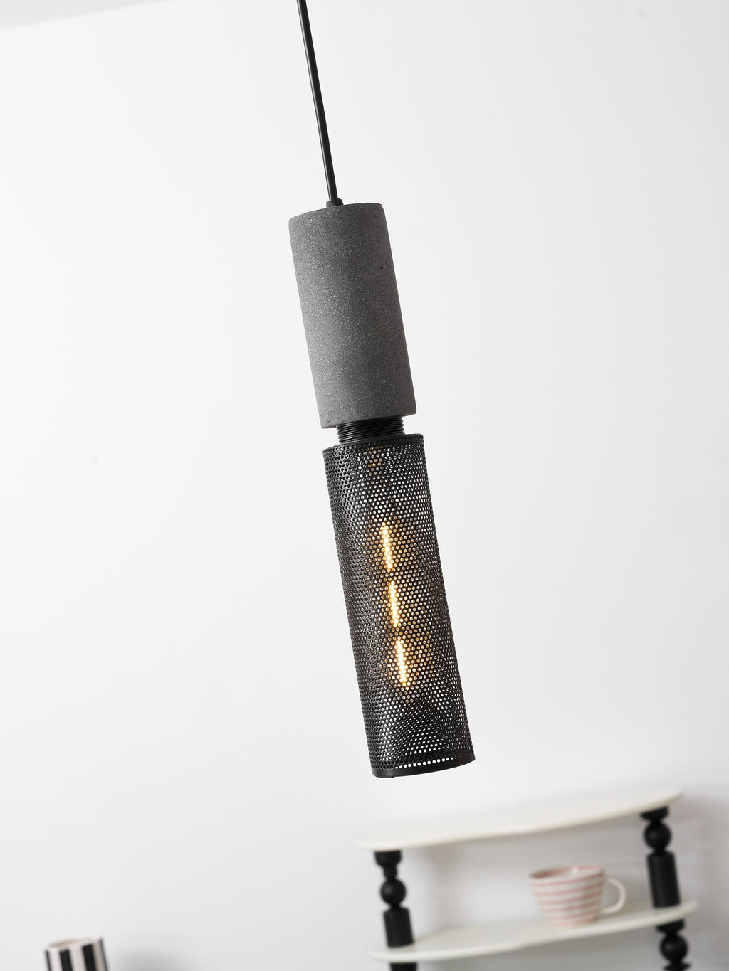 Virexo | Lampada a sospensione in cemento industriale con paralume cilindrico per interni moderni