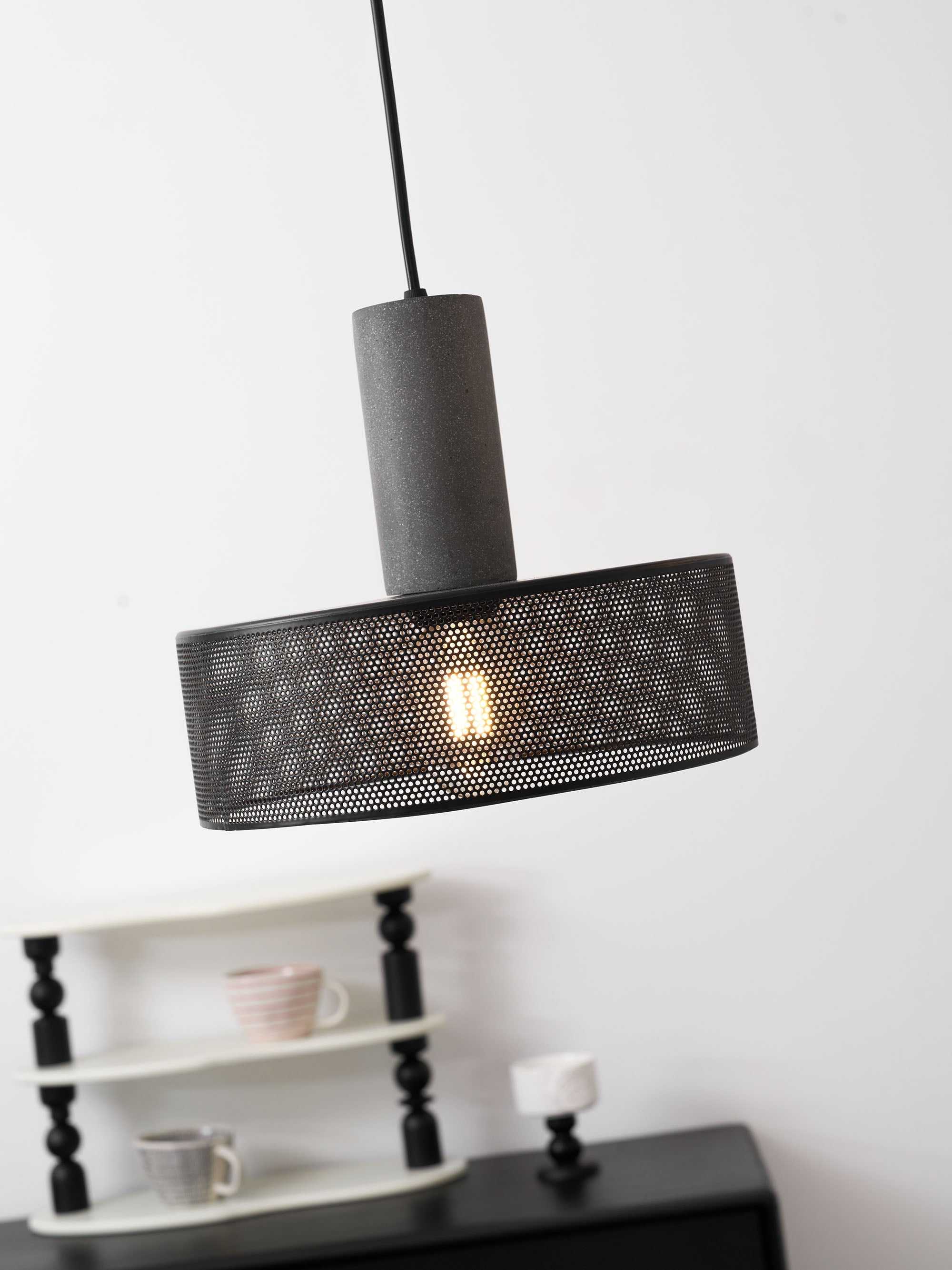 Virexo | Lampada a sospensione in cemento industriale con paralume cilindrico per interni moderni