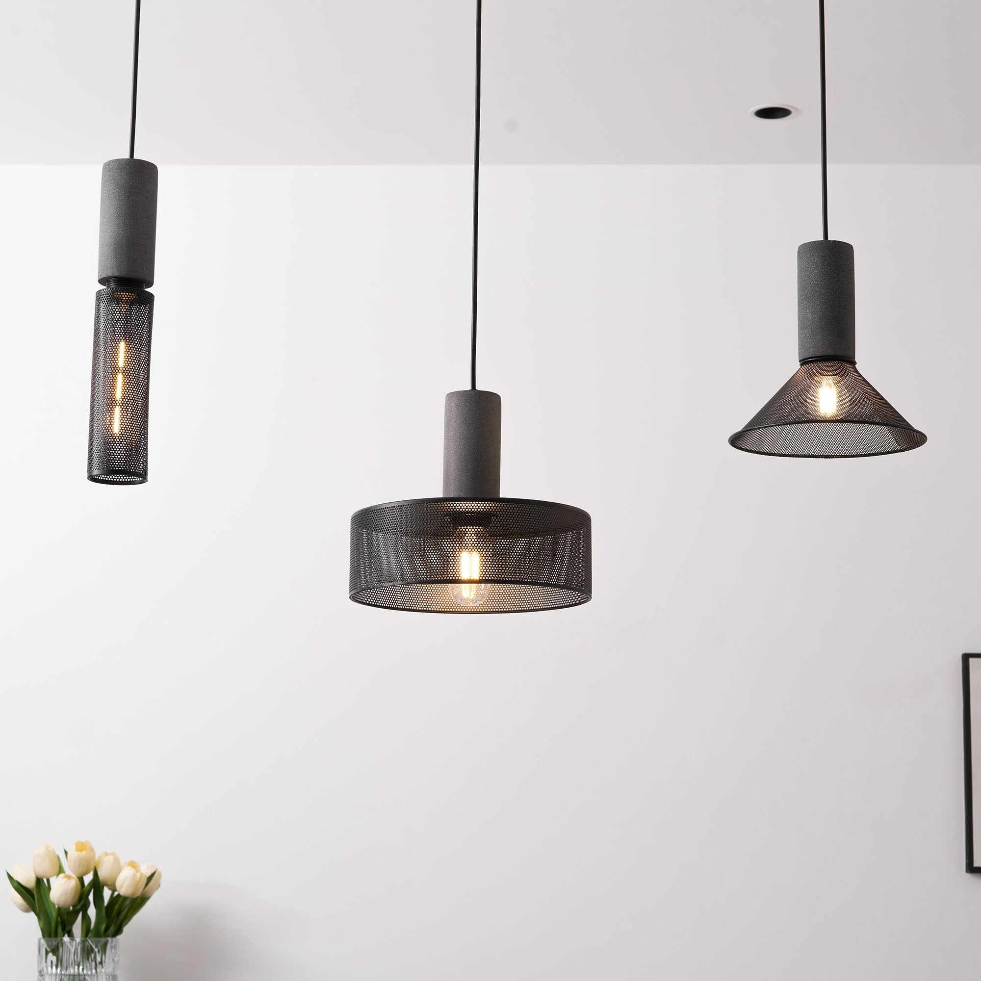 Virexo | Lampada a sospensione in cemento industriale con paralume cilindrico per interni moderni