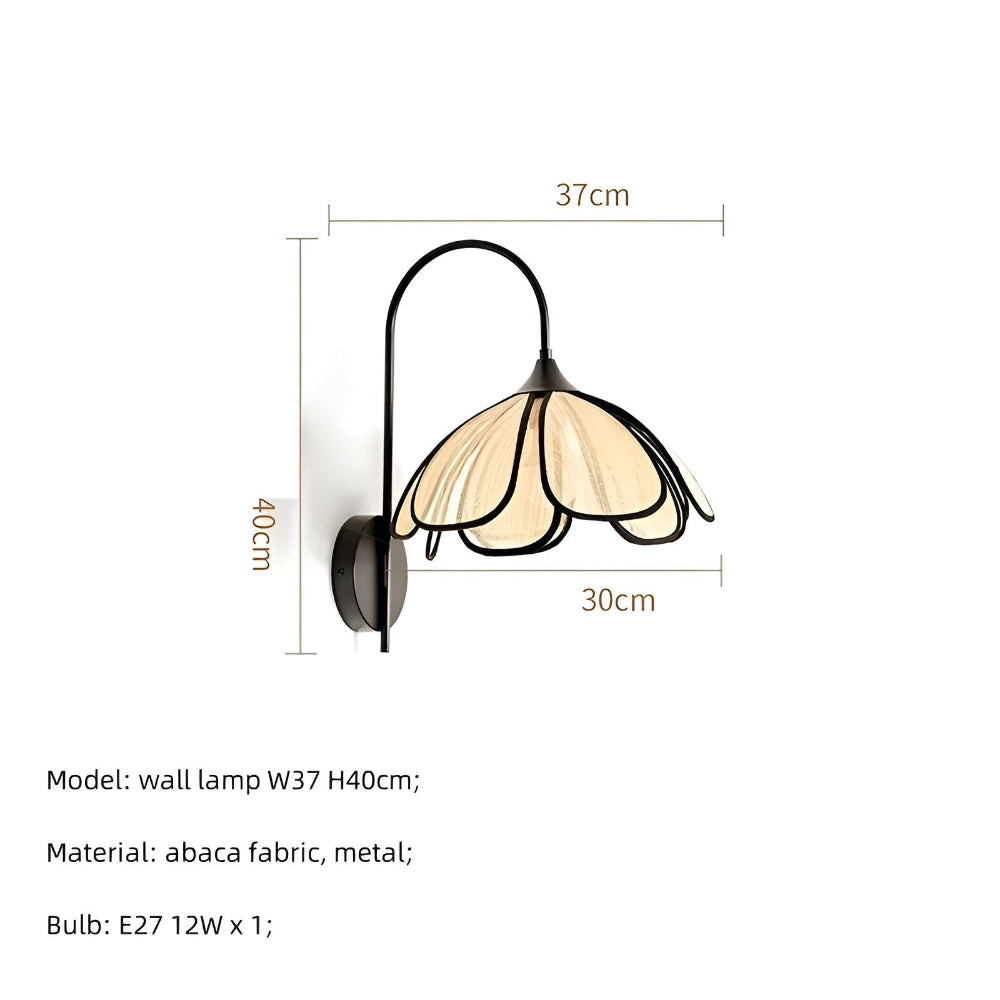 NaturaBloom – Applique in Nero e Rattan con Design a Forma di Fiore Wabi-Sabi