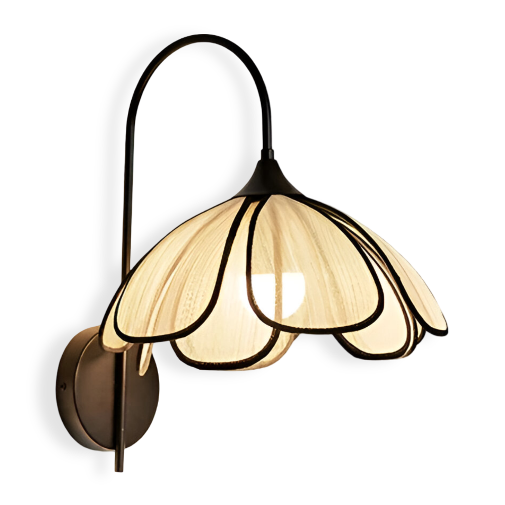 NaturaBloom – Applique in Nero e Rattan con Design a Forma di Fiore Wabi-Sabi